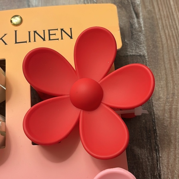 Pink Linen Hair Claw Clips set of 4 flowers NWT - Picture 3 of 6